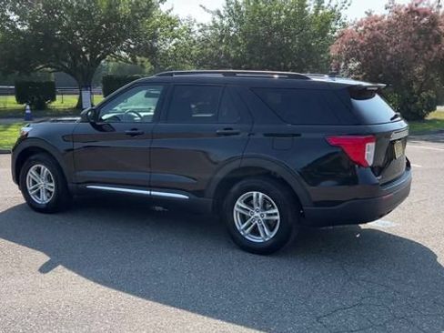 Used 2022 Ford Explorer XLT AWD/4WD image 46