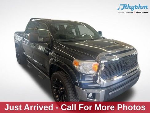 Used 2017 Toyota Tundra SR5 w/ SR5 Upgrade Package image 1