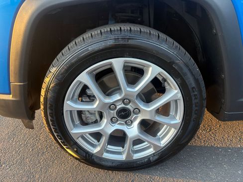 Used 2025 Jeep Compass Limited image 31