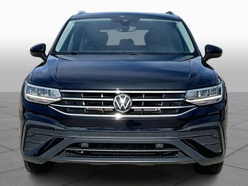 Used 2022 Volkswagen Tiguan SE image 3