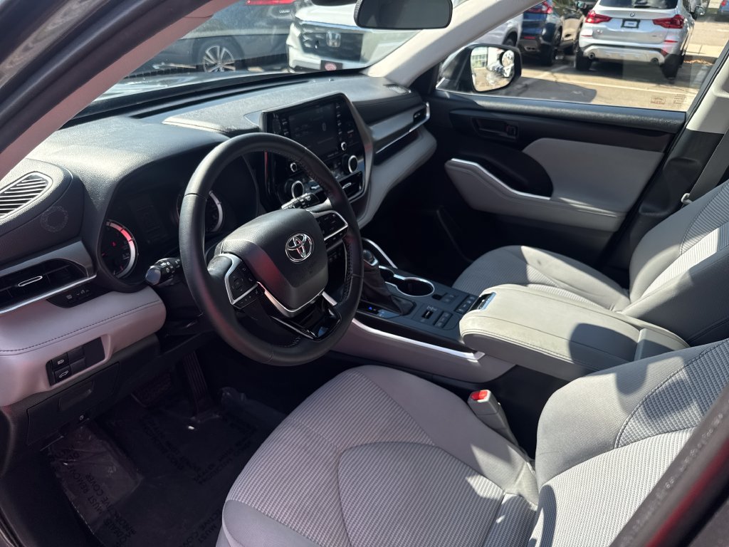 Used 2020 Toyota Highlander LE AWD/4WD image 15