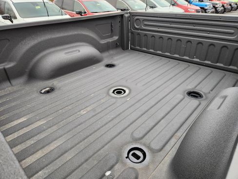 Used 2024 RAM 2500 Tradesman w/ Chrome Appearance Group image 21