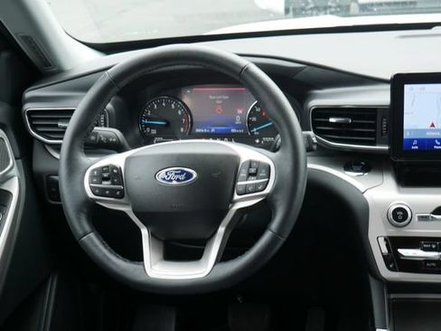 Used 2023 Ford Explorer XLT w/ Equipment Group 202A AWD/4WD image 17