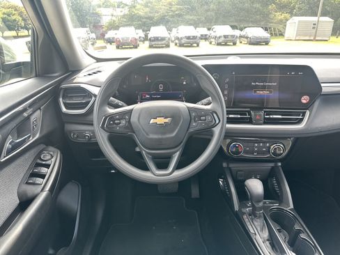 Used 2025 Chevrolet TrailBlazer LT FWD image 23