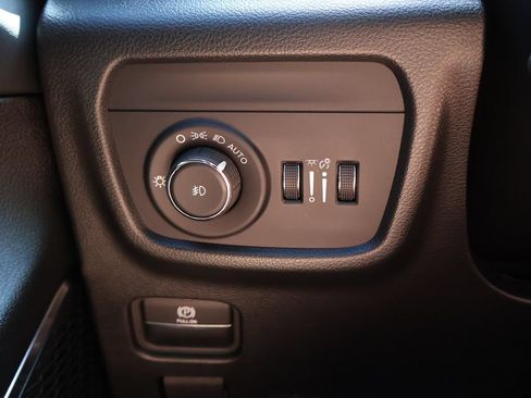 Used 2024 Jeep Grand Cherokee L Overland w/ Advanced Protech Group III AWD/4WD image 32