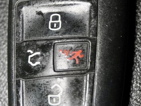 Used 2019 Volkswagen Tiguan SE image 31