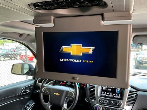Used 2017 Chevrolet Suburban LT RWD image 34