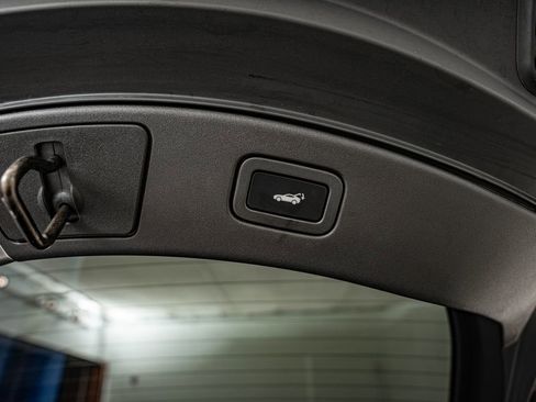 Used 2023 Jaguar F-TYPE Coupe image 36