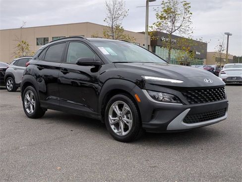 Used 2023 Hyundai Kona SEL w/ Winter Weather Package image 3