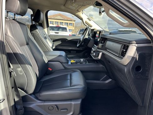 Used 2024 Ford Expedition XLT image 13