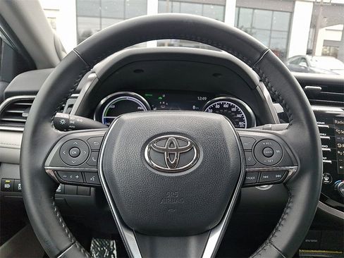 Used 2020 Toyota Camry XLE w/ Sunroof Package image 14