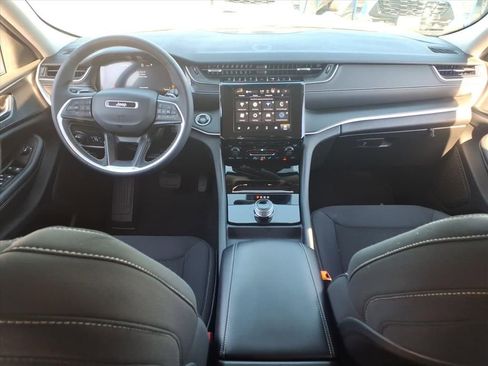 Used 2023 Jeep Grand Cherokee Laredo X image 17