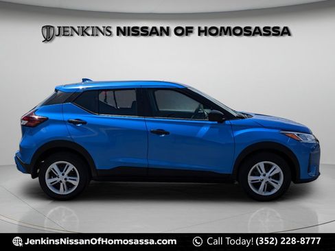 Certified 2025 Nissan Kicks Play S FWD image 2