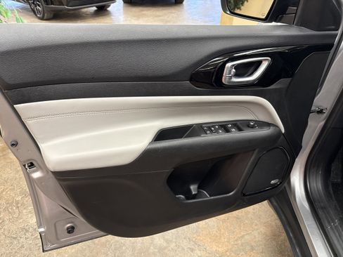 Used 2022 Jeep Compass Limited w/ Sun and Sound Group image 25