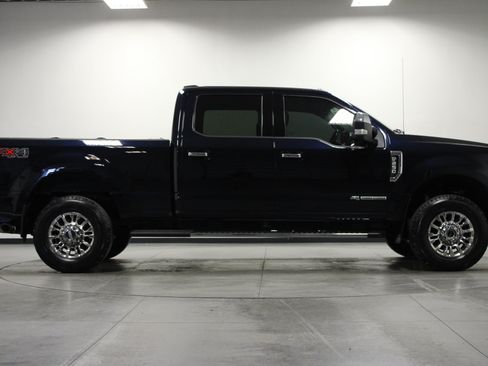 Used 2021 Ford F250 Lariat w/ Lariat Ultimate Package AWD/4WD image 3