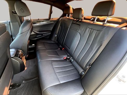 Used 2022 BMW 530i w/ Executive Package RWD image 18