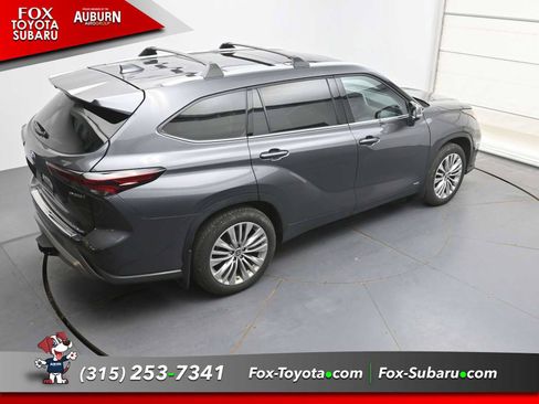 Used 2024 Toyota Highlander Platinum AWD/4WD image 30