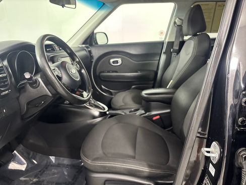 Used 2017 Kia Soul + FWD image 19