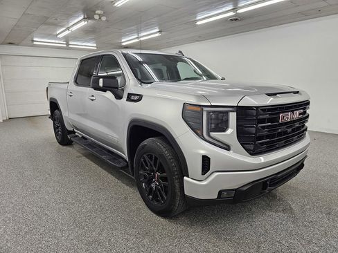 Used 2022 GMC Sierra 1500 Elevation w/ Elevation Premium Package image 3