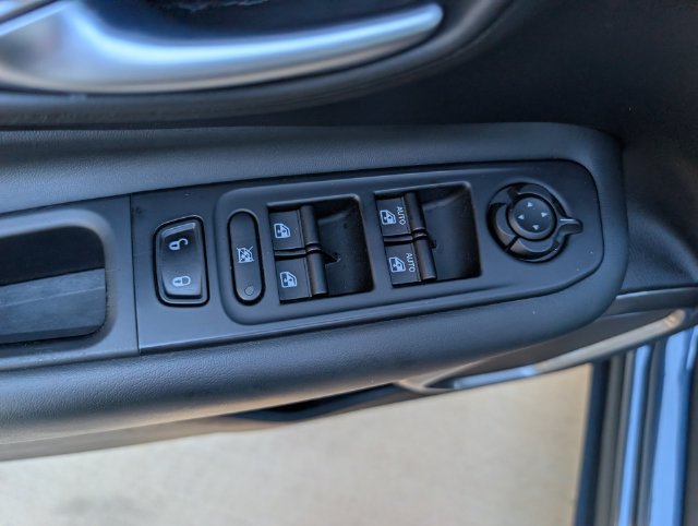 Used 2022 Jeep Renegade Latitude w/ Convenience Group AWD/4WD image 21