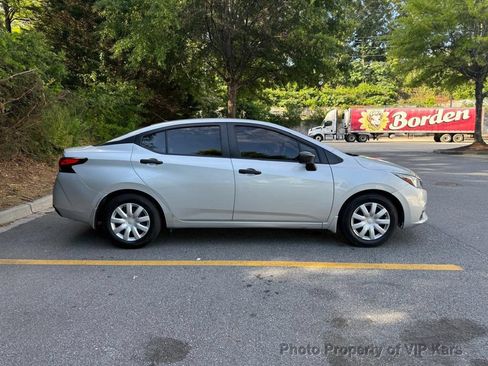 Used 2020 Nissan Versa S FWD image 4
