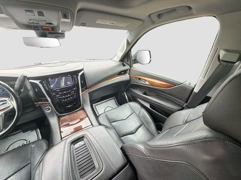 Used 2019 Cadillac Escalade ESV Luxury AWD/4WD image 28
