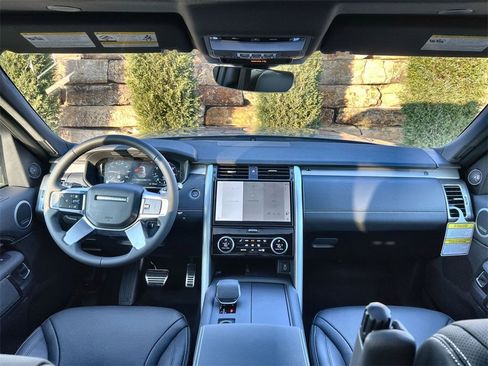 New 2026 Land Rover Discovery Limited Edition image 12