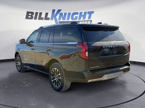 Used 2025 Ford Expedition Platinum image 3