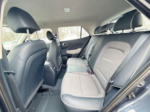 Used 2024 Hyundai Venue Limited image 23