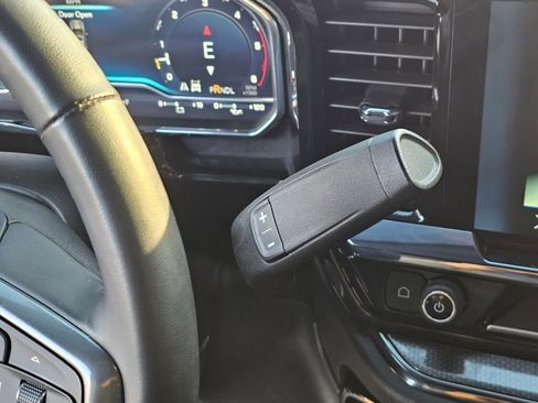 Used 2024 Chevrolet Silverado 2500 ZR2 w/ Technology Package image 31