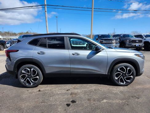 New 2026 Chevrolet Trax RS w/ Sunroof Package image 6