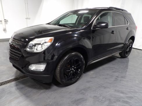Used 2017 Chevrolet Equinox LT image 3