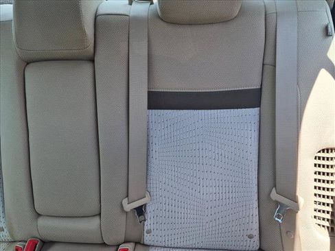 Used 2013 Toyota Camry LE FWD image 11