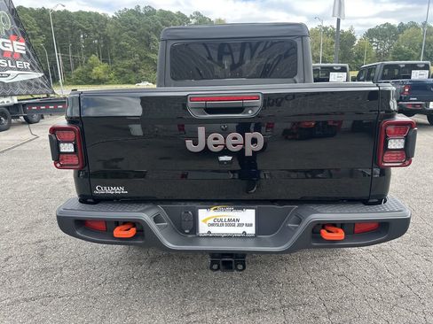 New 2025 Jeep Gladiator Mojave image 4