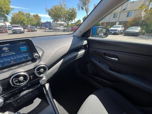 Used 2025 Nissan Sentra SV FWD image 33