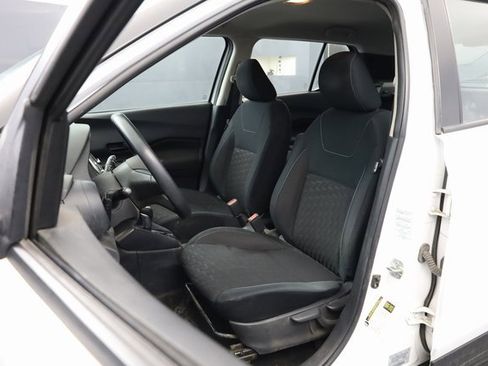 Used 2022 Nissan Kicks S image 11