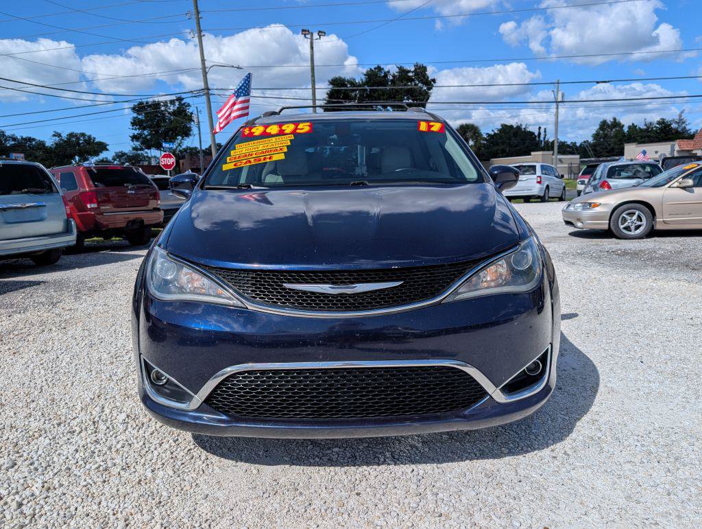 Used 2017 Chrysler Pacifica Touring-L Plus w/ Tire & Wheel Group FWD image 2