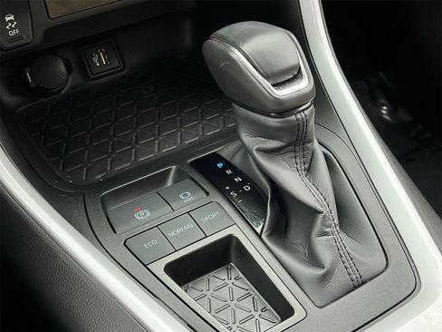 Used 2024 Toyota RAV4 XLE Premium image 17