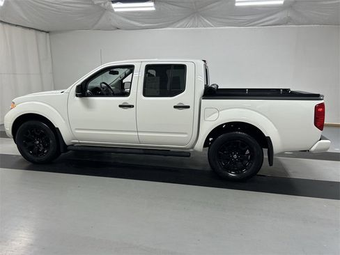 Used 2020 Nissan Frontier SV w/ Midnight Edition Floor Mats image 6