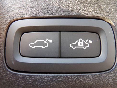 New 2026 Volvo XC60 B5 Core w/ Climate Package image 25