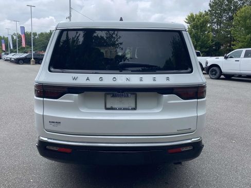Used 2024 Jeep Wagoneer L Series II w/ Flexible Seating Group AWD/4WD image 6
