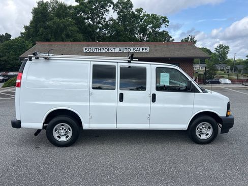 Used 2017 Chevrolet Express 2500 RWD image 2