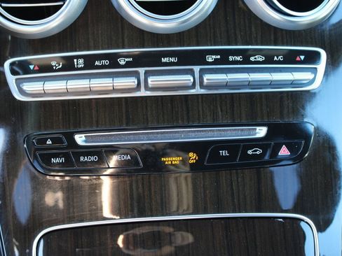 Used 2019 Mercedes-Benz GLC 300 GLC 300 image 21