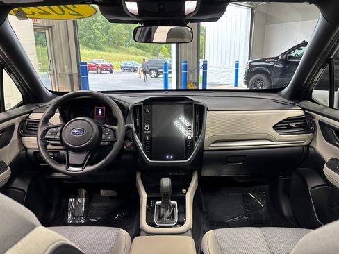 Used 2025 Subaru Forester Premium AWD/4WD image 12