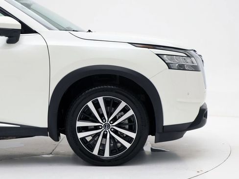 Used 2023 Nissan Pathfinder Platinum image 4