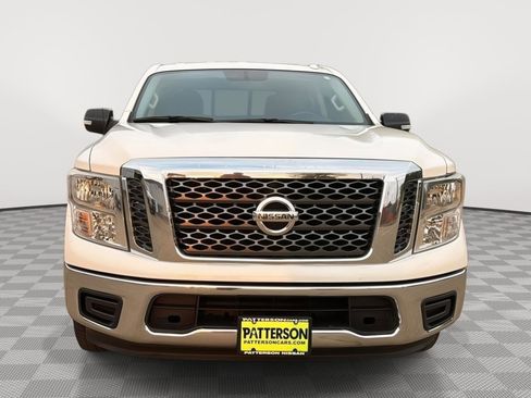 Used 2018 Nissan Titan SV image 2