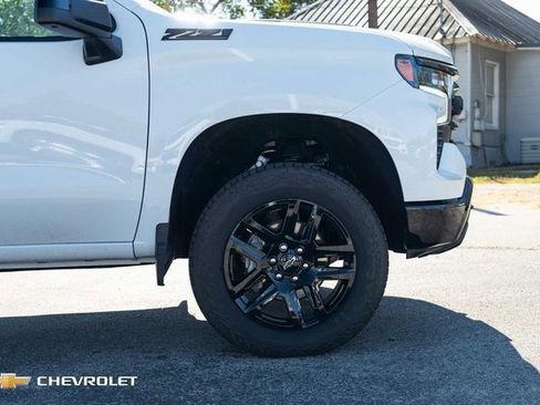 Used 2025 Chevrolet Silverado 1500 LT Trail Boss w/ Dark Appearance Package image 5