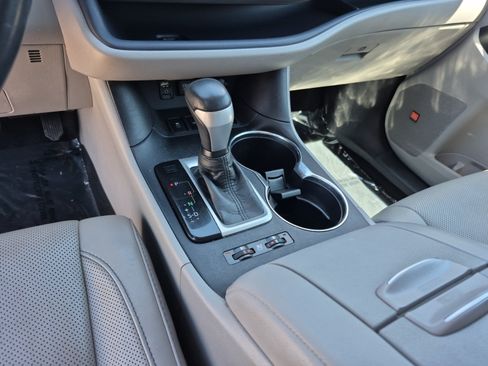 Used 2018 Toyota Highlander Limited AWD/4WD image 12