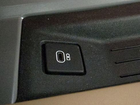 Used 2025 Land Rover Defender 110 V8 image 27