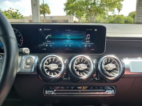 Used 2021 Mercedes-Benz GLB 250 image 24
